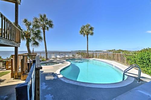 Cedar Key Apartment | Beachfront Cedar Key Condo with Pool, Spa and Views!