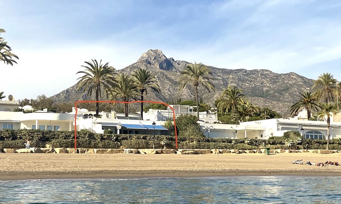 Golden Mile Villa | BEACHFRONT , Central, quiet, parking, pool