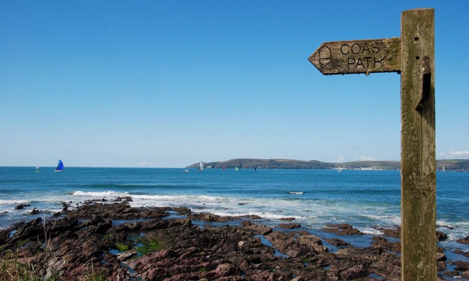 Down Thomas Ski Chalet | BEACHFRONT CHALET SPECTACULAR VIEWS QUIET 25 STEPS TO BEACH PARKING COAST WALKS