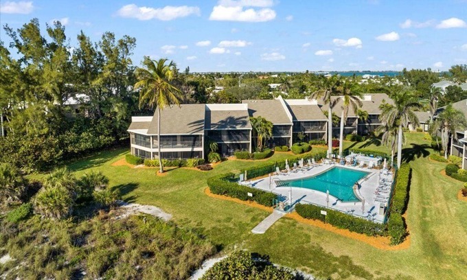 Whitney Beach Condo | Beachfront Condo in Longboat Key