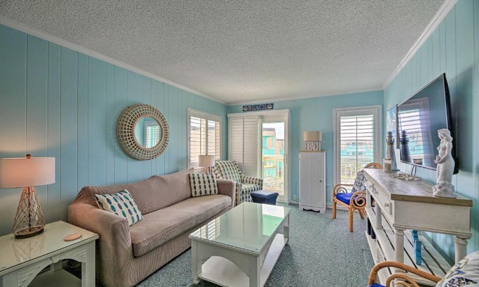 Morehead City Apartment | Beachfront Condo with Boardwalk and Pool Access!