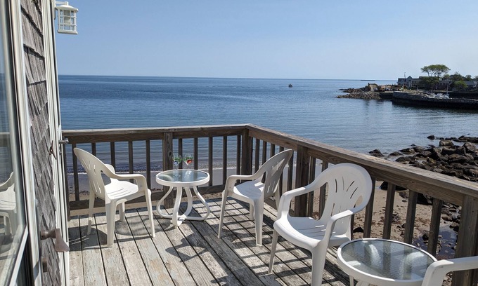 Rockport Condo | Beachfront Condo with Ocean Views and Walk-to Beach Access