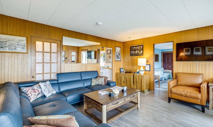 Seaside Cottage | Beachfront Cottage on Seaside Promenade w/Hot Tub