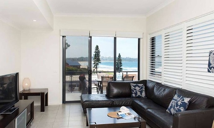 Mollymook Apartment | Beachfront Eight - Luxury apartment right on the waters edge