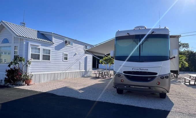 Grassy Key House | Beachfront Explorer!