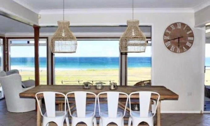 Warilla Apartment | Beachfront Holiday Home with Late checkout