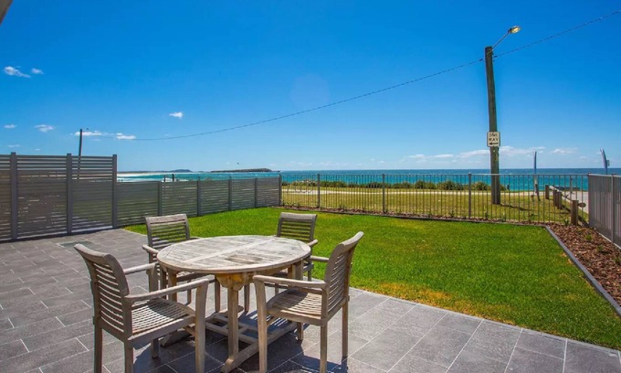 Warilla Apartment | Beachfront Holiday Studio with Garden