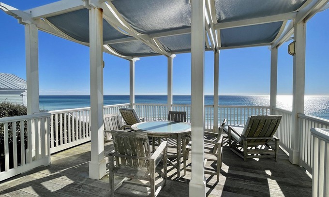 Seaside Cottage | Beachfront in Seaside on Double Lot, Amazing Gulf views, sleeps 4 + 2 Bikes!