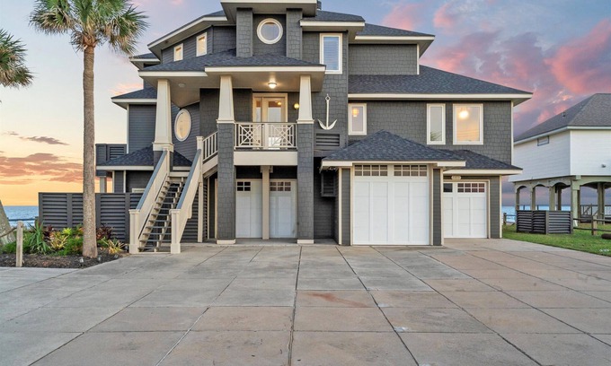 Sands Of Kahala Beach House | Beachfront | Pool | Sleeps 16