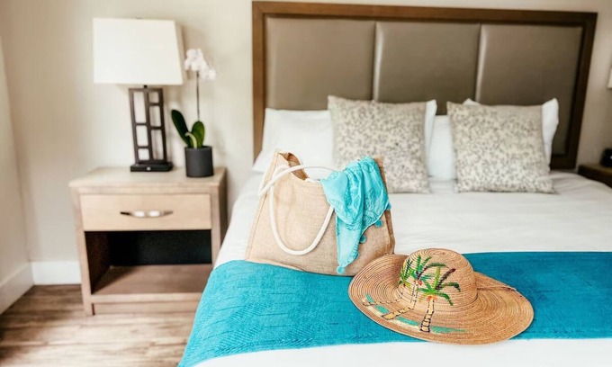 Key Largo Hotel | Beachfront Property! Beach, Pool, and Proximity to Key Largo Attractions