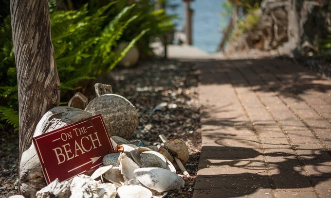 Tonquin Beach House | Beachfront Tofino with stunning ocean views- for Families!