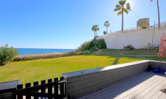 Bahia Dorada House | Beachfront townhouse with air-con and Wifi, On the beach just five minutes to port