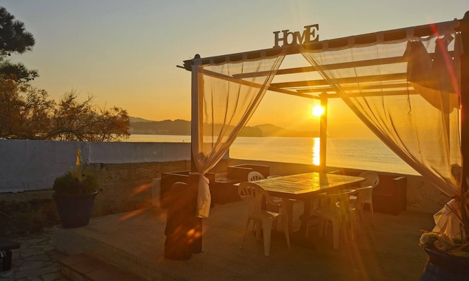 Les Sablettes Villa | Beachfront villa, your own private access to the beach.