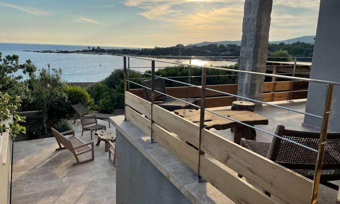 Tizzano Villa | Beachfront villa.