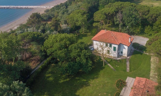 Eraclea Mare Villa | Beachfront villa with park and beach ideal for families with children