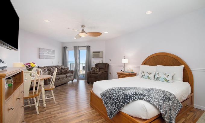 Traverse City Condo | ✵ Beachfront Walkout Condo: Pointes North Resort ➠ 106/110 Combined