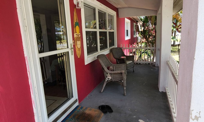 Indialantic House | Beachside Beach Retreat-Walk to the beach!(Pet-friendly)