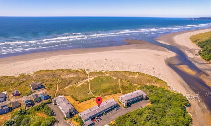 Moclips Condo | Beachside Condo next to the Moclips River