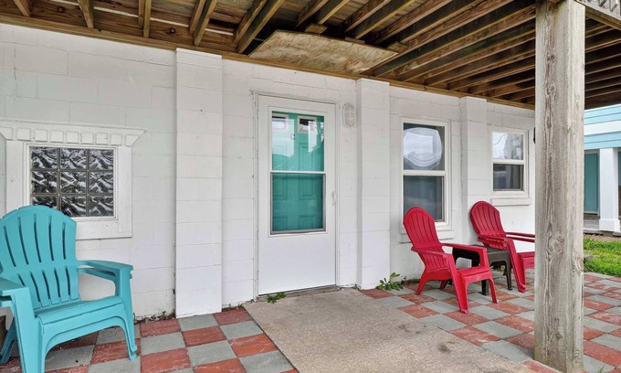 Topsail Beach House | Beachside Escape – 2BR Ground-Floor Condo