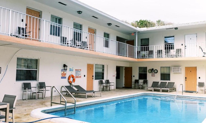 Deerfield Beach Apartment | Beachside Gardens Apartments By Lowkl