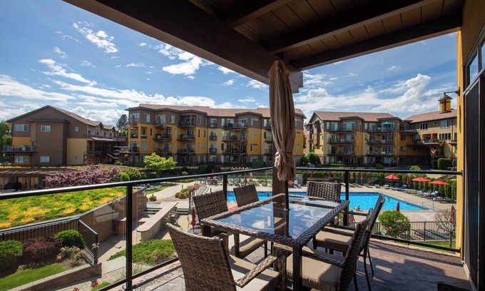 Westbank Condo | Beachside getaway at Barona Beach