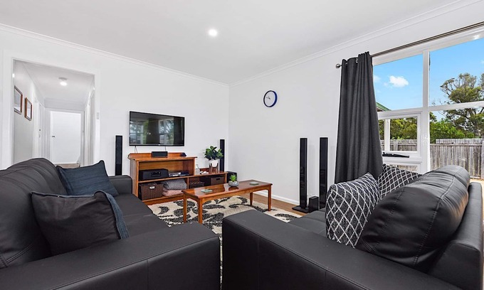Stieglitz House | Beachside Luxe - Pet Friendly