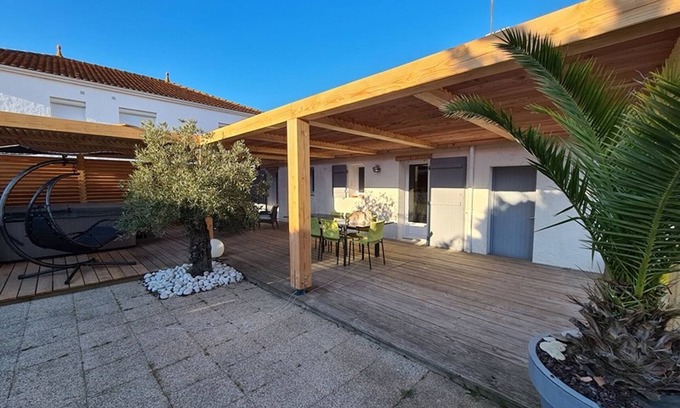 La Faute-sur-Mer House | Beachside Villa with Terrace, Spa, and Modern Amenities
