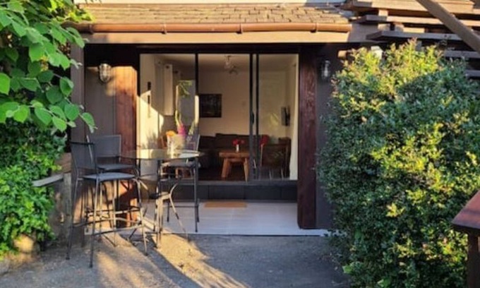 Dollarton Apartment | Beachview Boutique Garden Suite