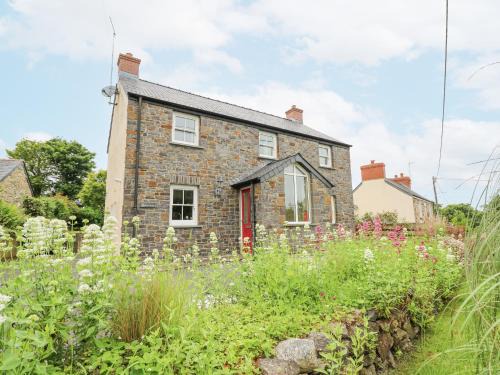 Dinas Cross House | Beachway