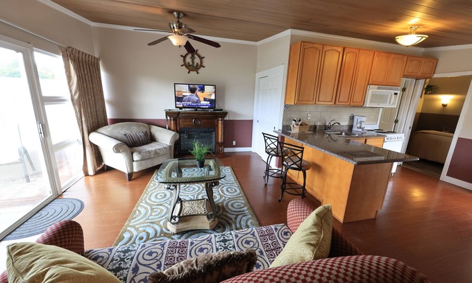 Copalis Beach Condo | Beachwood Condos& Resort, Pool Side Condo with 1 King Bed & Kitchen near beach