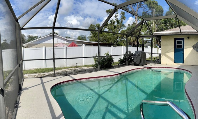South Venice House | Beachy 3BR Retreat ~ Heated Pool & Fenced Yard ~ Pet Friendly! Star of Venice!