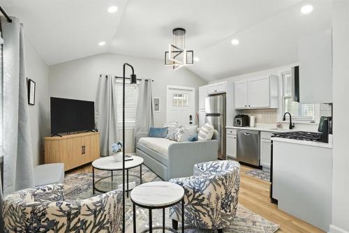 Valparaiso House | Beacons' Nest, Valpo U, Downtown & Dunes