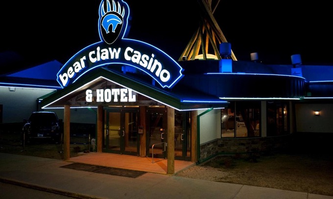 Carlyle Hotel | Bear Claw Casino & Hotel