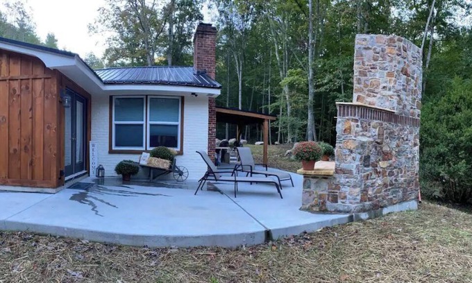 Vesuvius House | Bear Den Cottage