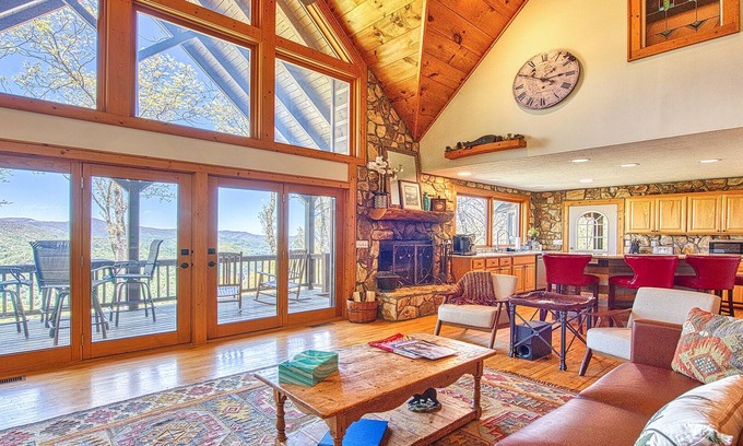 Waynesville House | Bear Hug Inn at Gated Smoky Mountain Retreat Community