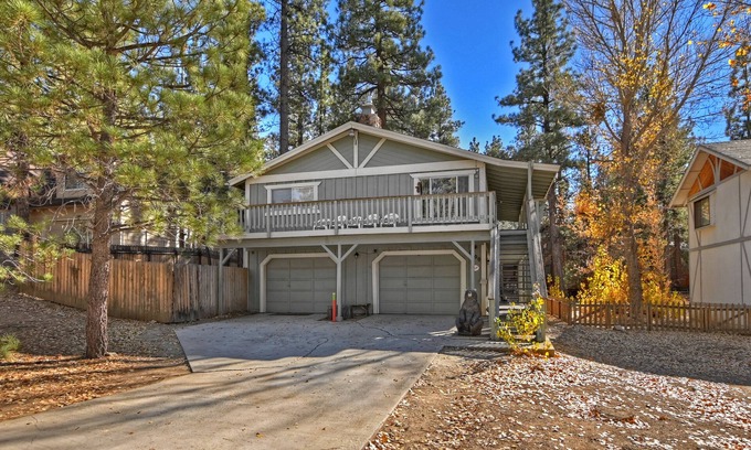 Big Bear City Cabin | Bear Hug Lodge-Spa/BBQ/Game/Fitness rooms. Short distance from lake and hiking.