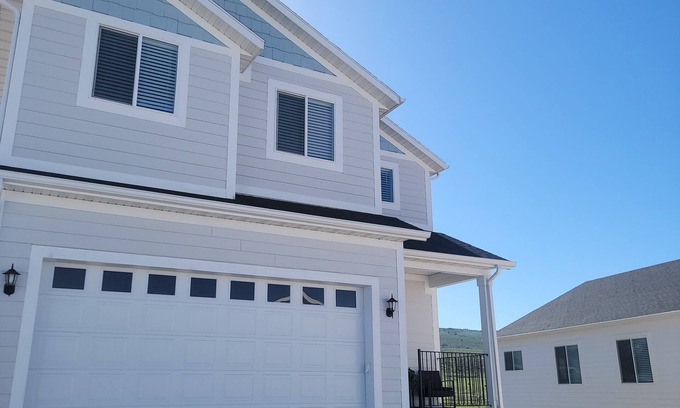 Sweetwater House | Bear Lake Escape~ 5 min from Lake, Pickleville, & Ideal Beach. Escape w/us!