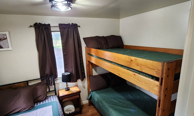 Bear Creek Cottage | Bear Necessities Cottages