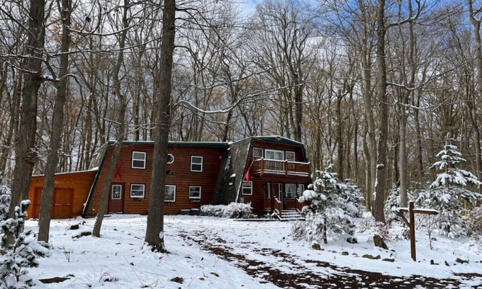 Hidden Valley Apartment | 🐻 Bear’s Den at Hidden Valley Resort – Winter Season Rental across from slopes