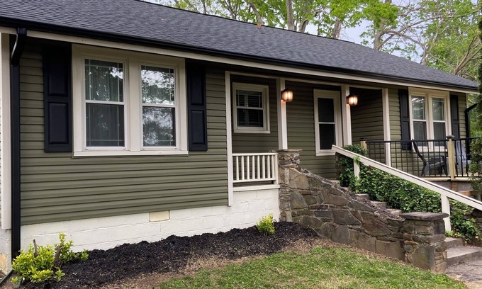 Royal Pines House | Beary Relaxing-Cozy Getaway for Family and Friends- Pet Friendly