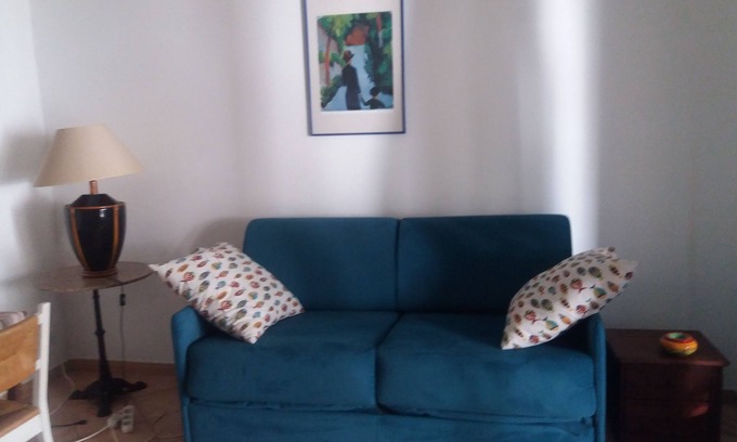 Le Rayol Apartment | Beautiful, fully-equipped, climate-controlled, sea-view apartment in Le Rayol, sleeps 2 to 4.