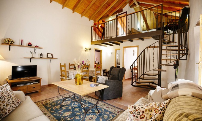 Santa Lucia Cottage | Beautiful traditional house in rural surroundings