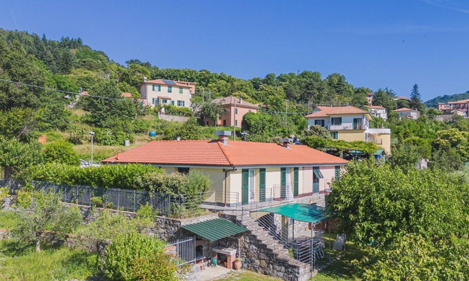 Velva House | Beautiful villa for 8 guests with WIFI, TV, terrace and pets allowed