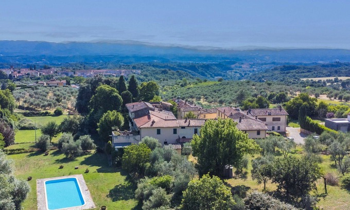 Castelfranco di Sopra Villa | Beautiful private villa with WIFI, private pool, TV, patio, pets allowed and panoramic view