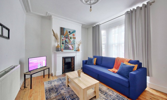 Syon House | Beautiful 1 bed ground floor garden flat, Brentford, LONDON