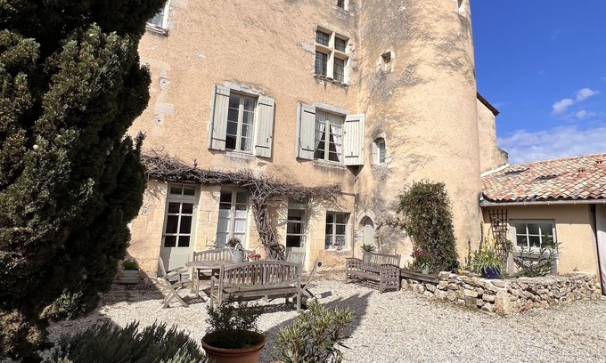 Rions House | Beautiful 16th century residence with swimming pool