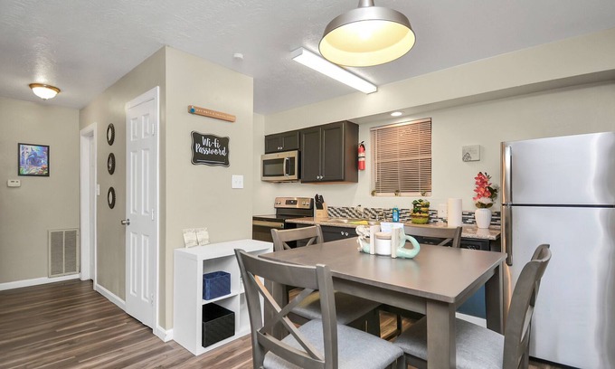 Dickinson Apartment | Beautiful 1B/1B Apartment Near Galveston