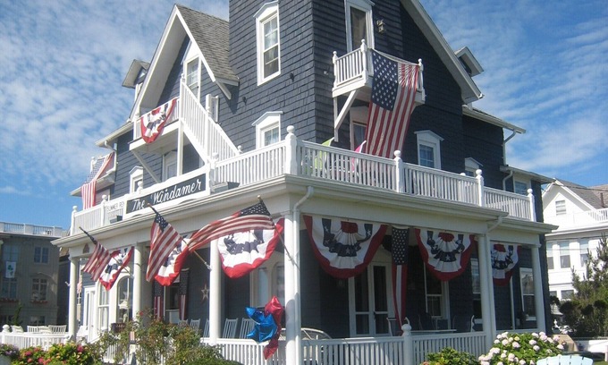 Ocean Grove House | π BEAUTIFUL 1ST FLOOR SUITE - Private Entrance - SLEEPS 4