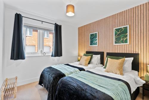 Warwick House | Beautiful 2 Bed Apartment in Warwick - Parking