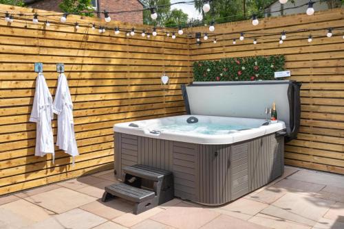 Hethersgill House | Beautiful 2-Bed Cottage near Carlisle with Hot Tub
